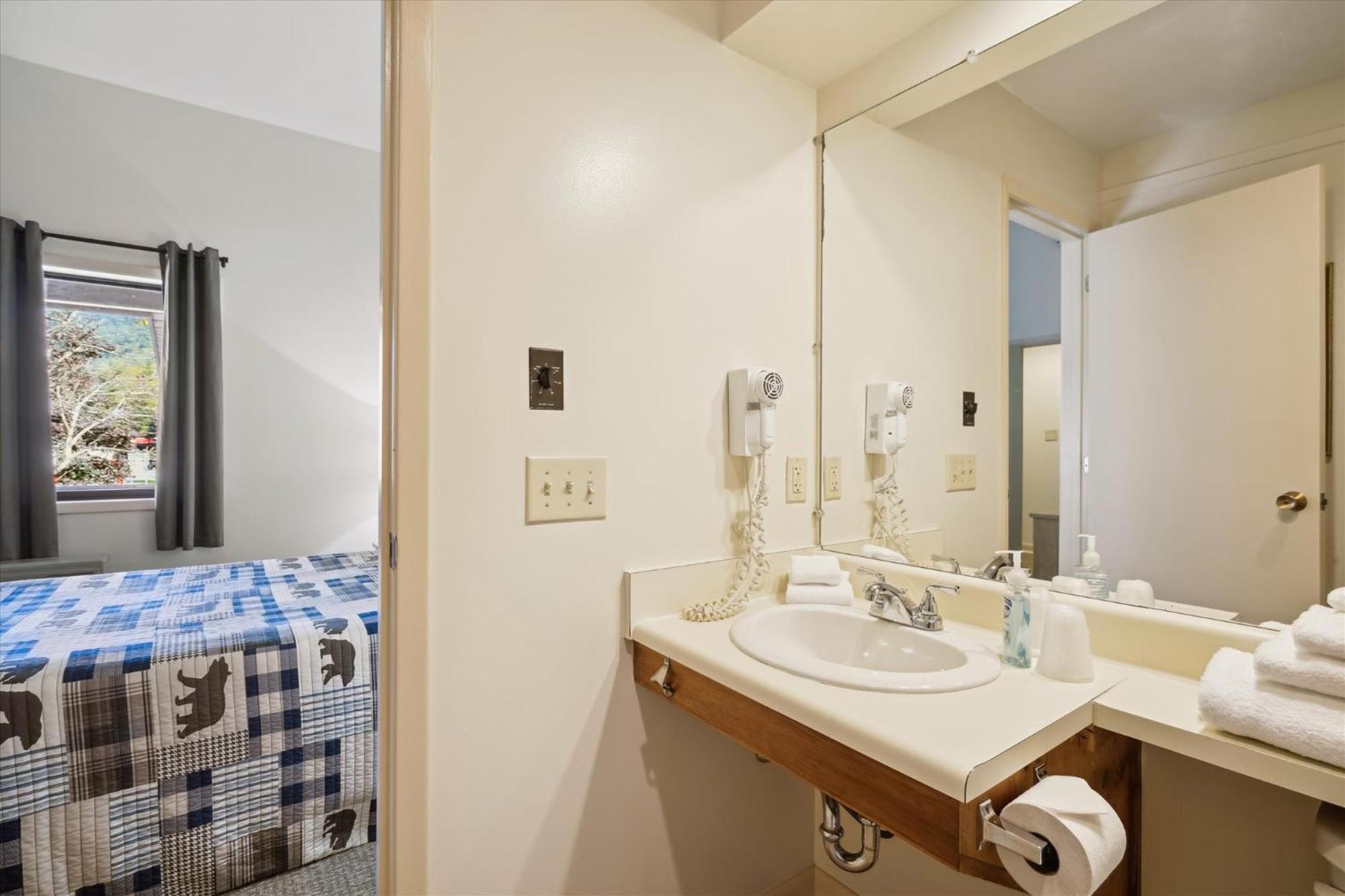 Cedarbrook Queen Suite 202 基灵顿 外观 照片